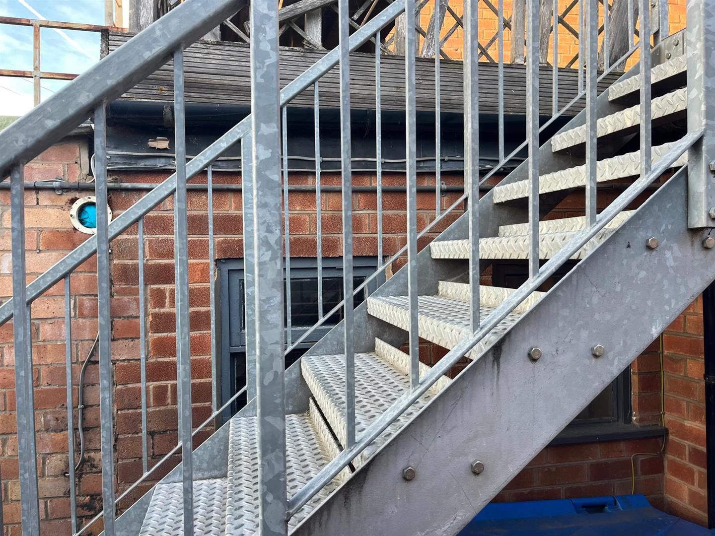 Swan Street, Warwick - (Includes Electric Bills) 10